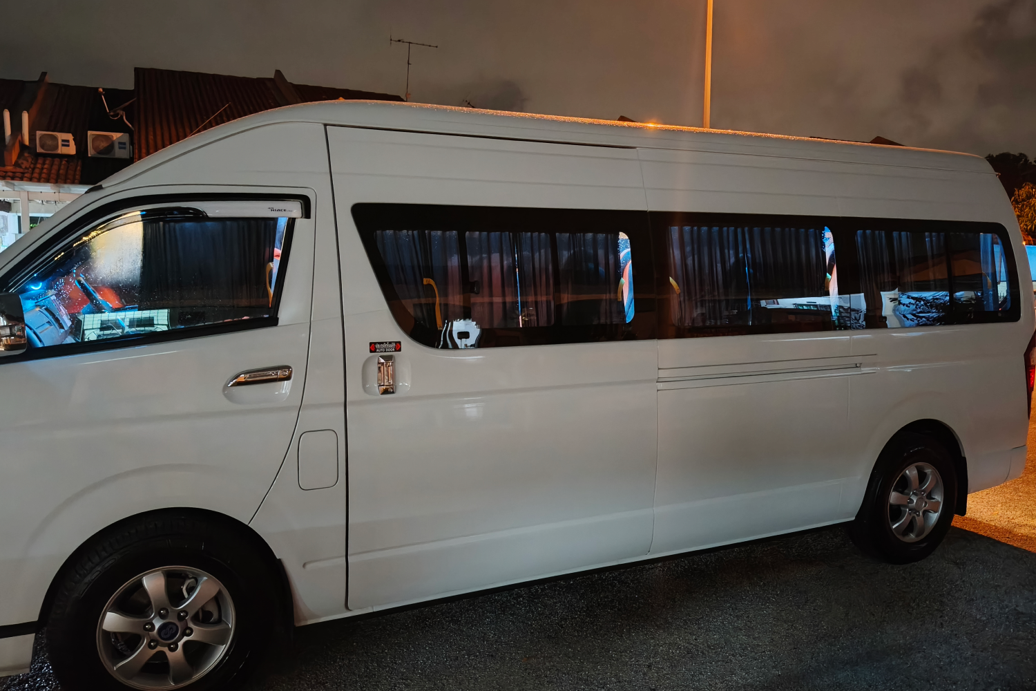 vvip van-1